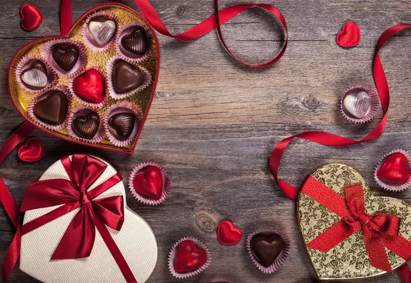 Postre de caramelo de chocolate de caja de San Valentín