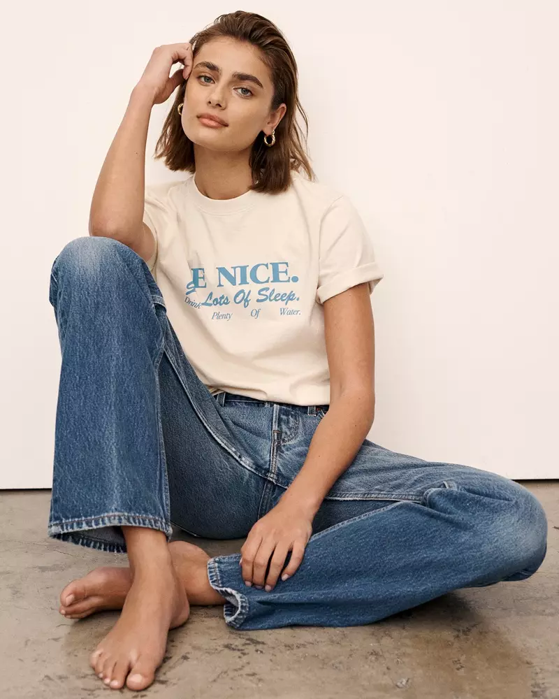 Taylor Hill stillir sér upp fyrir Sporty & Rich sumarið 2021.