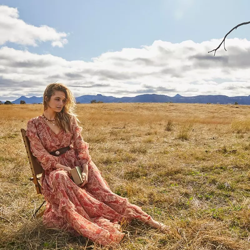 Bridget Malcolm protagoniza la campaña We Are Kindred resort 2021.