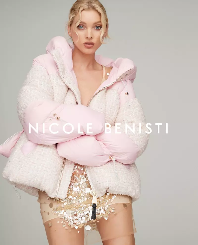 Elsa Hosk ser pen ut i rosa og står foran Nicole Benisti høst-vinter 2019-kampanje