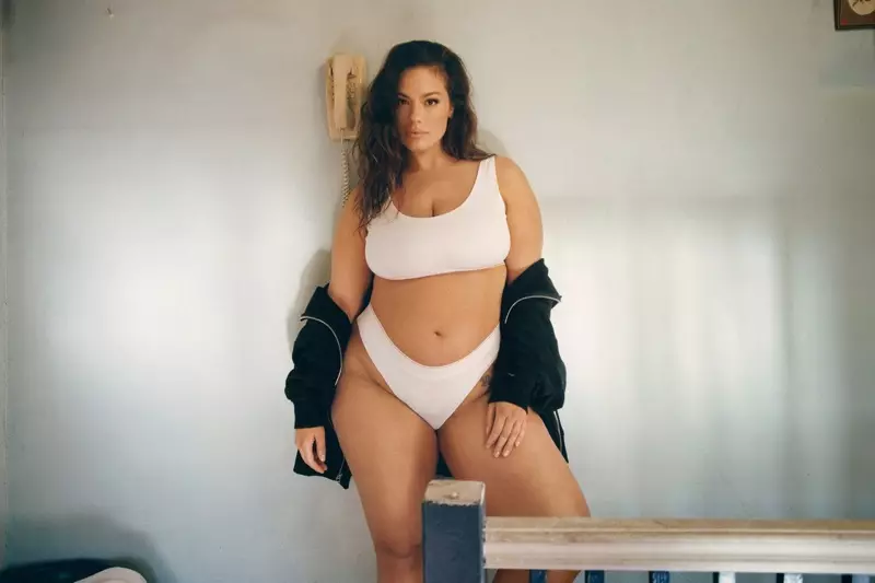 Ashley Graham hnub qub hauv Heron Preston rau Calvin Klein phiaj los nqis tes.