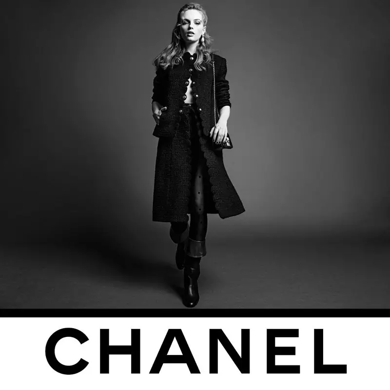 Fran Summers staan voor Chanel herfs-winter 2020-veldtog.