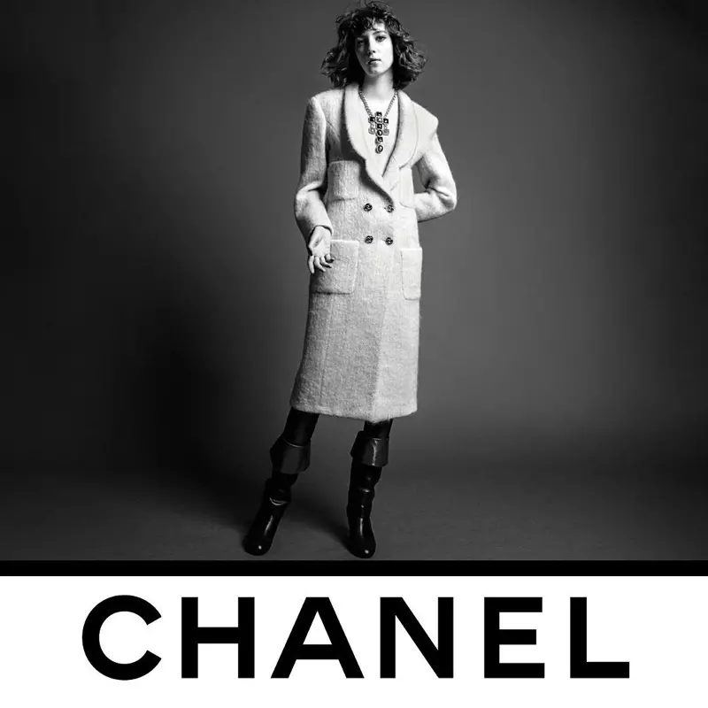 Evelyn Nagy estrela a campanha outono-inverno 2020 da Chanel.