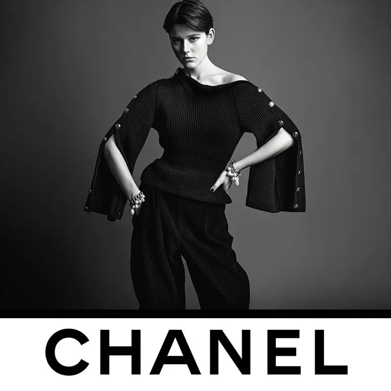 Вивиен Ронер участва в кампанията на Chanel есен-зима 2020.