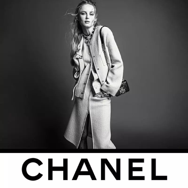 Rianne van Rompaey stiet foar Chanel hjerst-winter 2020-kampanje.