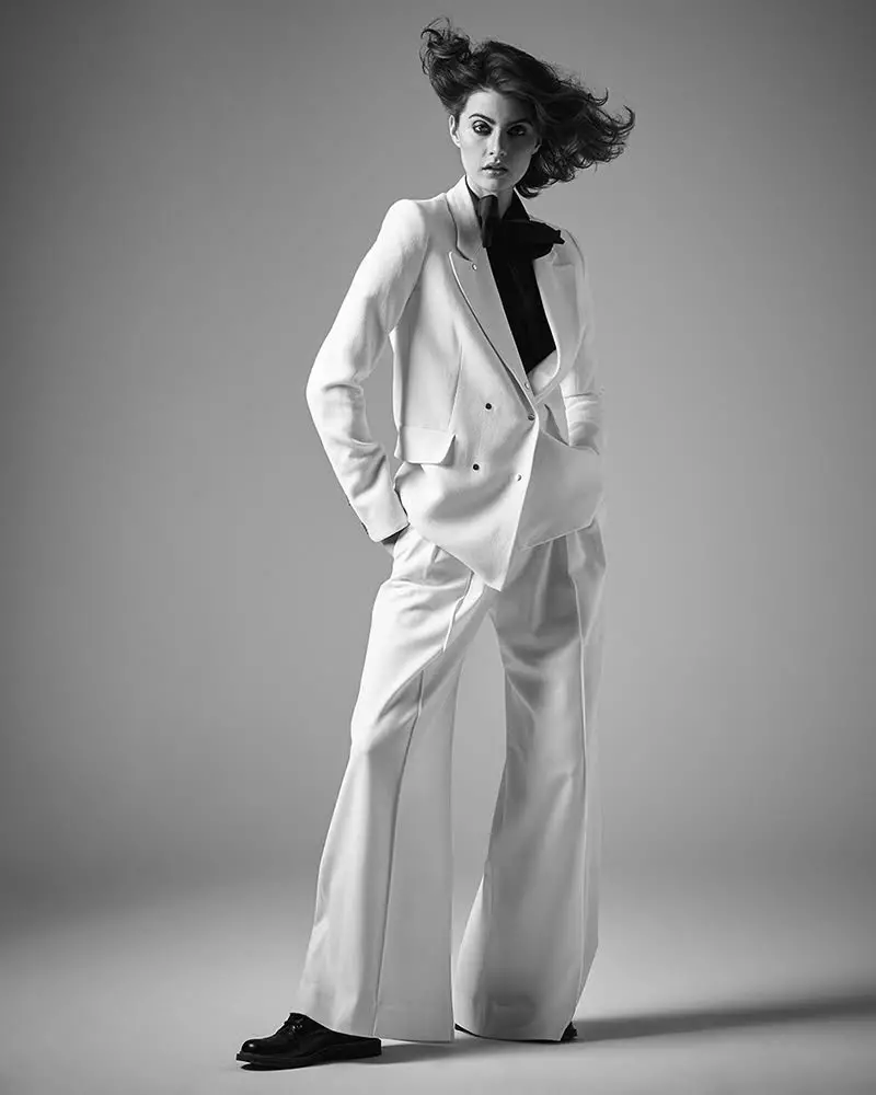 Anastasia Jovanovic kanaliserer Charlie Chaplin for Harper's Bazaar Vietnam