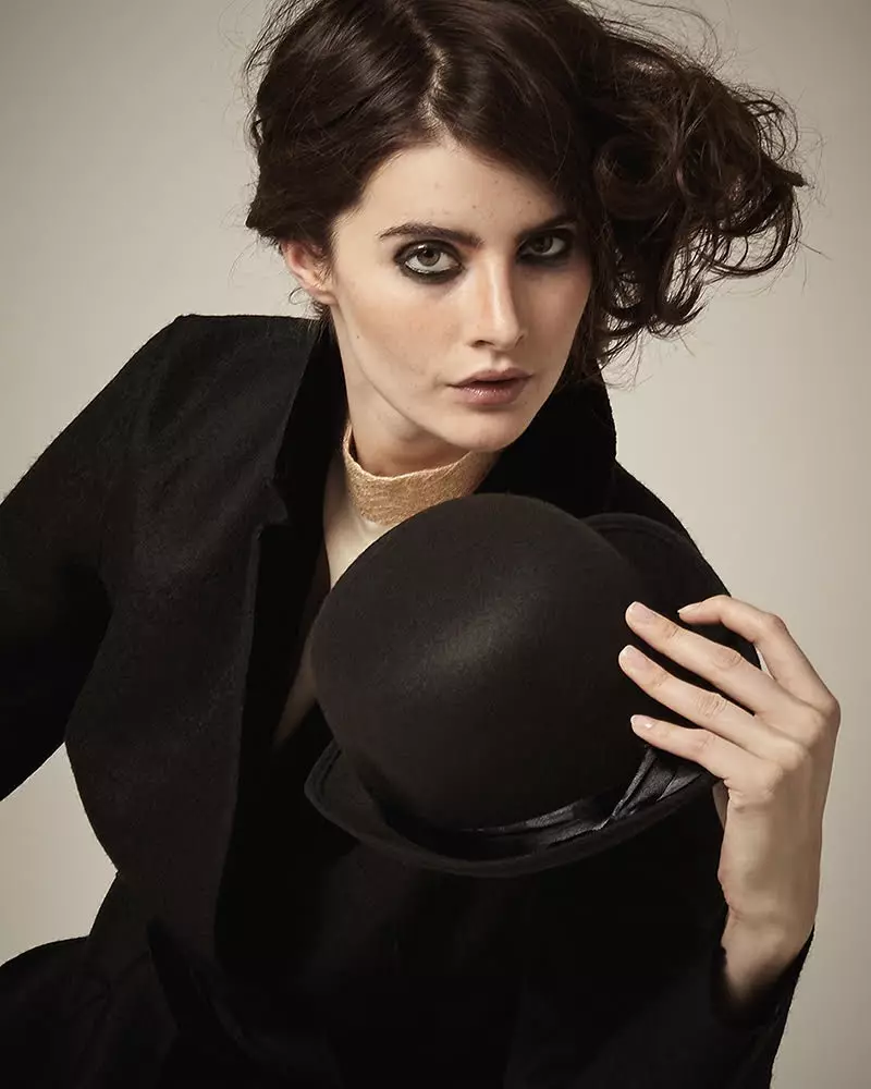 Iziteshi zika-Anastasia Jovanovic uCharlie Chaplin weHarper's Bazaar Vietnam