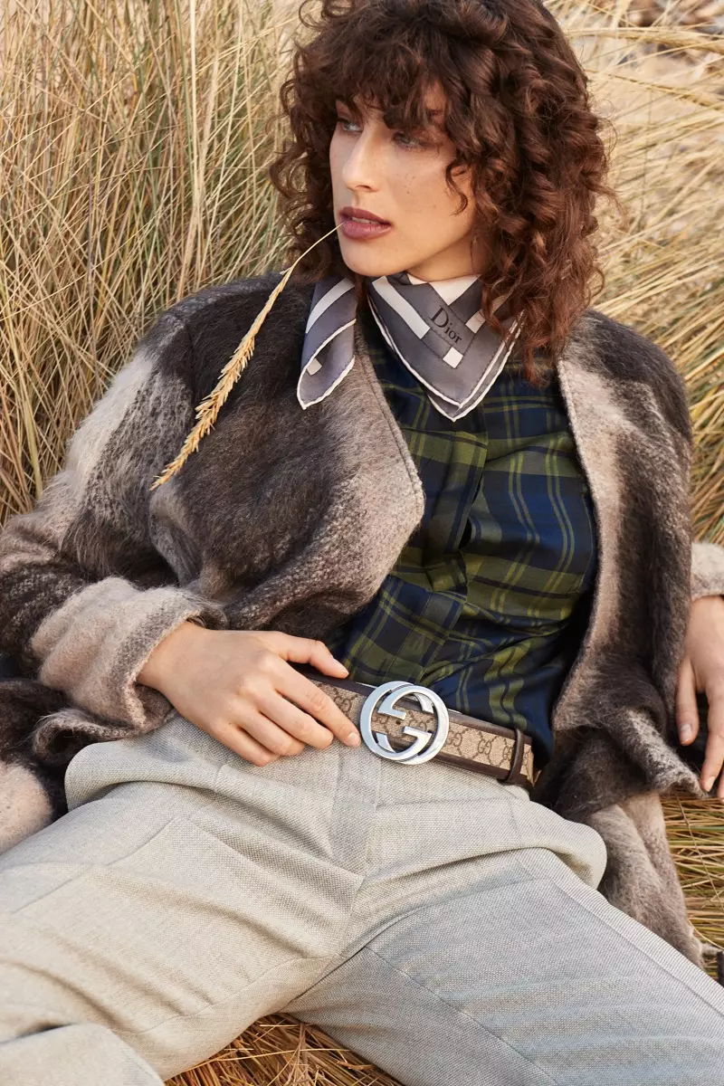 Alison Ferrioli viste elegantes estilos al aire libre para L'Officiel Arabia