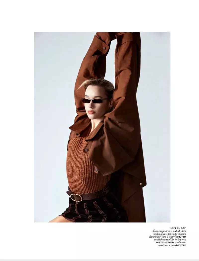 Sarah Snyder Models Layered na-achọ Vogue Thailand