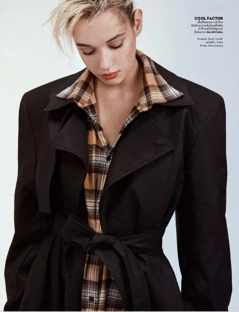 Sarah Snyder Models Layered ຊອກຫາ Vogue ປະເທດໄທ