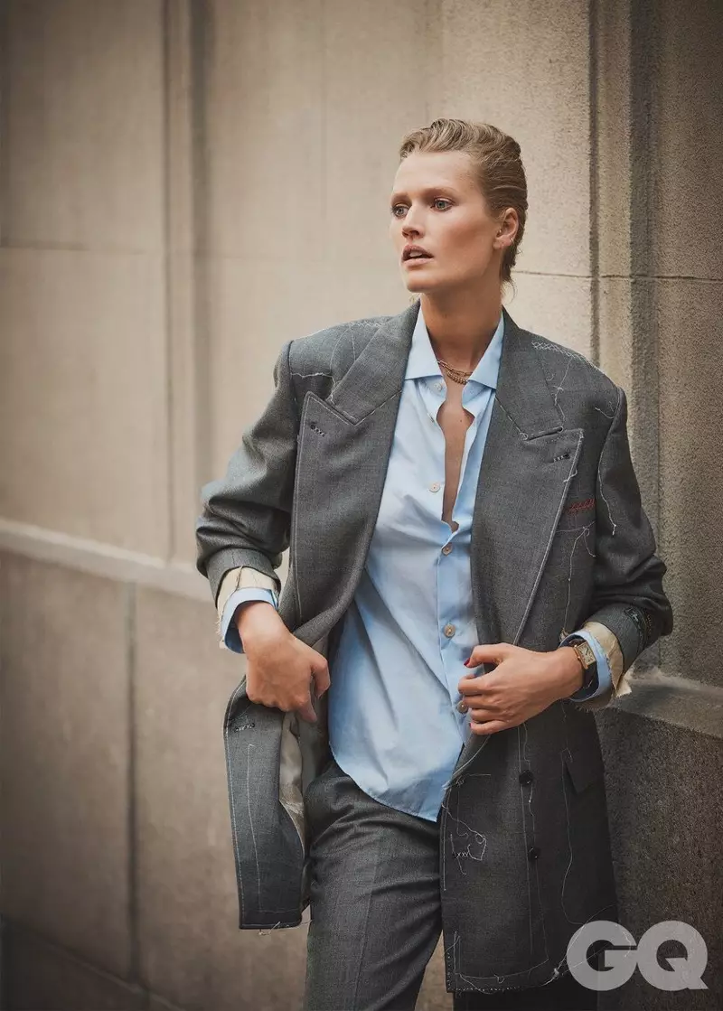 Toni Garrn “GQ Meksika” üçin ofis-taýyn görünýär