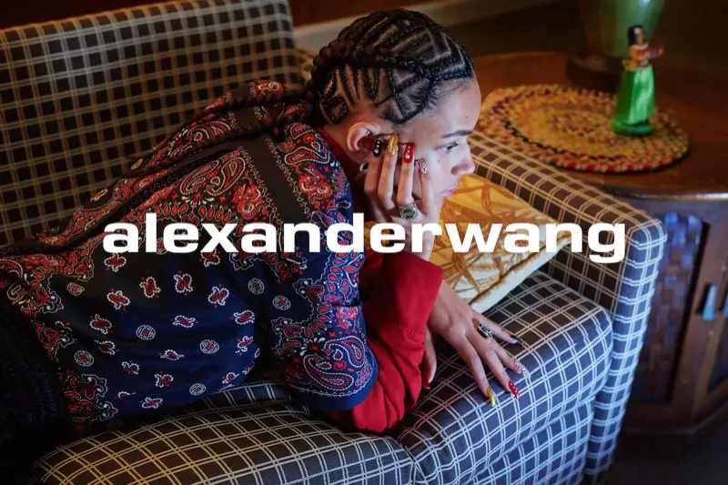 Binx Walton protagonista da Alexander Wang Collection 1 Drop 1 kanpainan