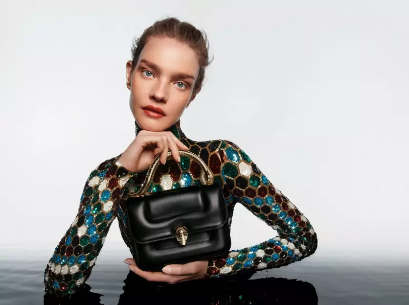 Natalia Vodianova trước chiến dịch túi xách Mary Katrantzou x Bulgari Serpenti.