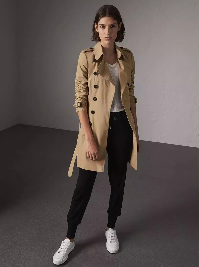 Burberry The Chelsea Trench Heritage di media lunghezza $ 1.795