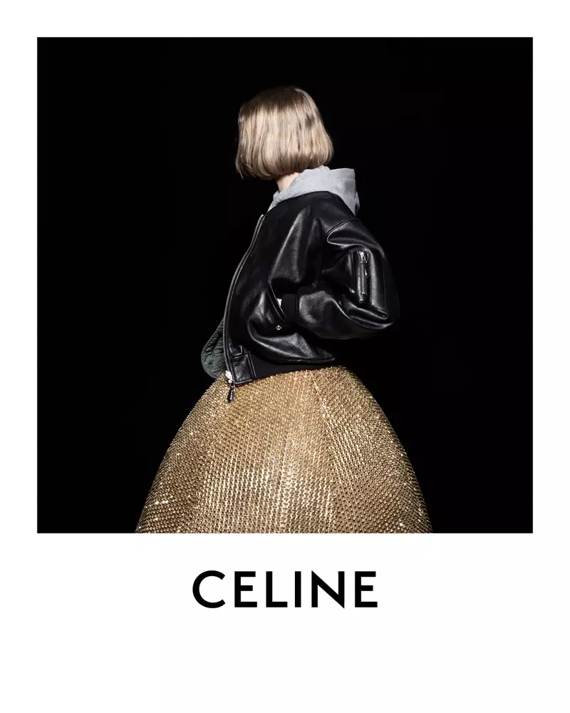 Quinn Mora usa jaqueta de couro na campanha de outono 2021 da Celine.