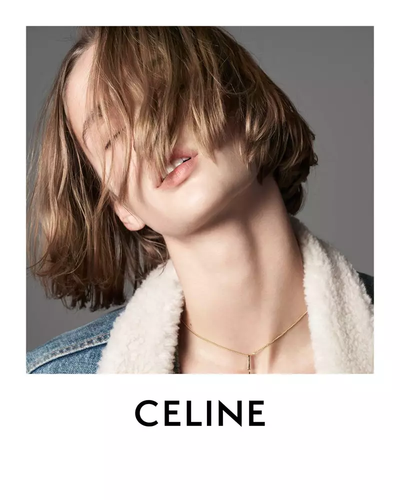 Quinn Mora modeloa Celine Les Grand Classiques kanpainaren aurrean.