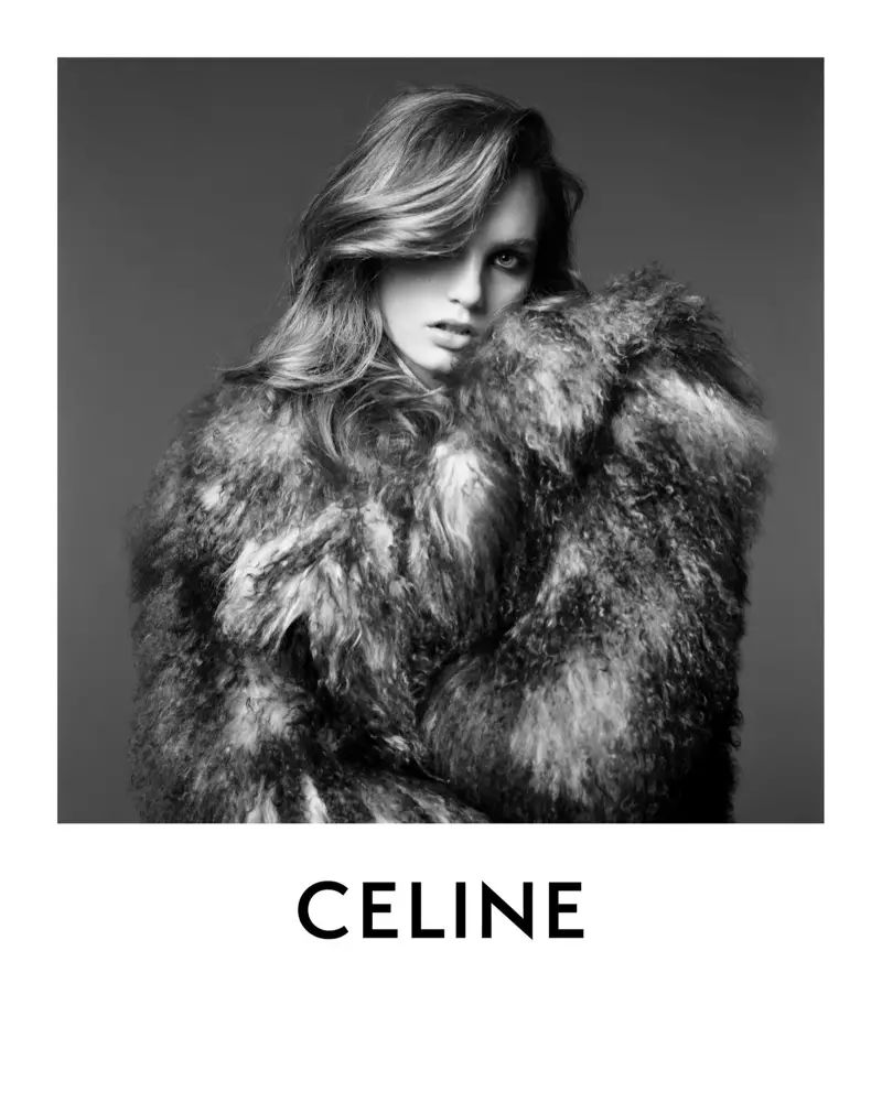 Fran Summers โพสท่าสำหรับแคมเปญ Celine winter 2020 part 2