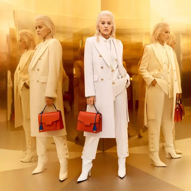 Rita Ora သည် Escada ဆောင်းရာသီ 2019 လှုပ်ရှားမှုအတွက် အဖြူရောင်ဝတ်စုံကို ၀တ်ဆင်ထားသည်။