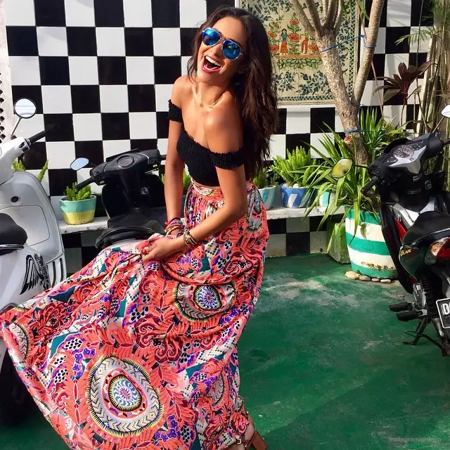 Shay Mitchell Anashiriki Mtindo Mzuri wa Likizo huko Bali