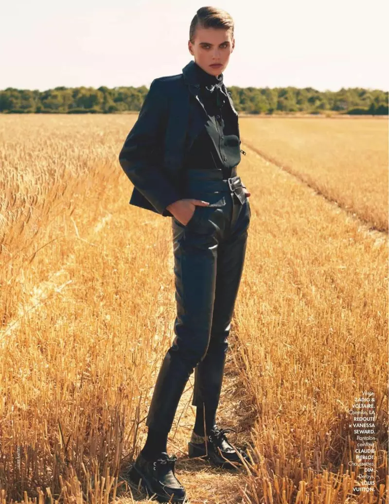 Madison Headrick poserer i Aviator-inspirert utseende for ELLE France