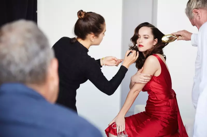 Dans les coulisses de la campagne #Insideandout d'Intimissimi avec Dakota Johnson