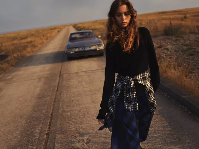 Luna Bijl shkon Grunge në stilin plaid për PORTER Edit