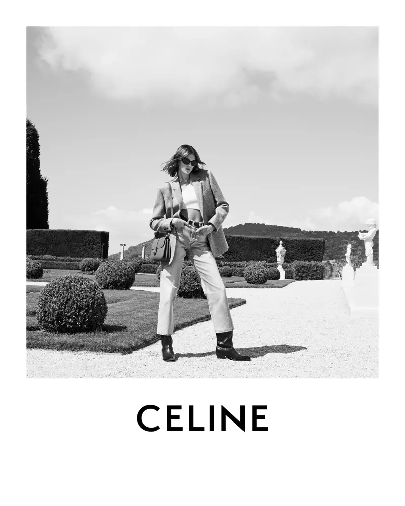 Kaia Gerber posearret yn Saint-Jean-Cap-Ferrat foar Celine winter 2021 kampanje.