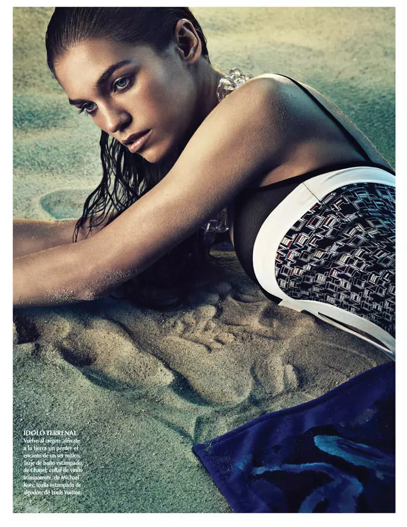 Samantha Gradoville skinner i metallisk stil for Vogue Latin America juni 2013