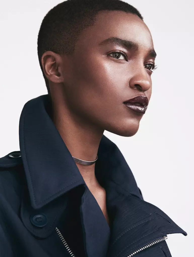 Nayara Oliveira Models Sleek Looks dla magazynu Mojeh