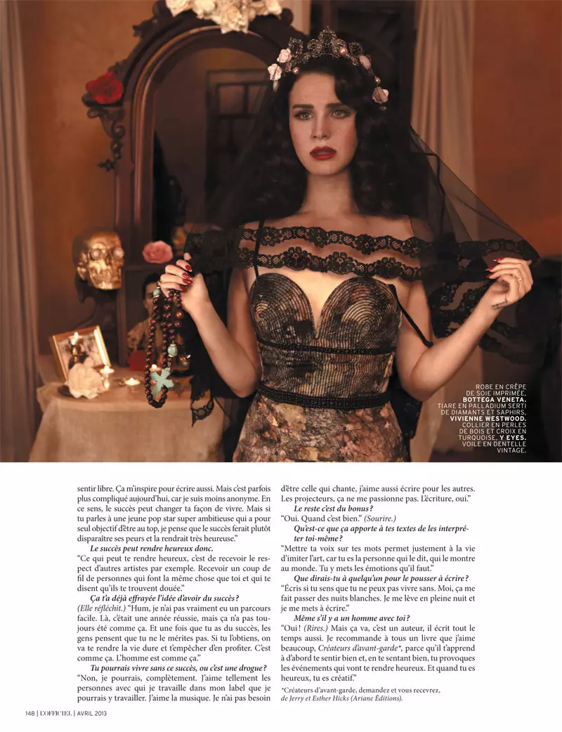 Lana Del Rey L'Officiel Parisin 2013-cü ilin aprel ayında üz qabığının çəkilişləri üçün romantikləşib