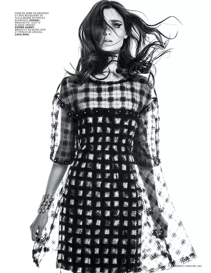 Carolina Thaler Sports Contrasting Style for L'Officiel Paris Adar 2013 ji hêla Thanassis Krikis