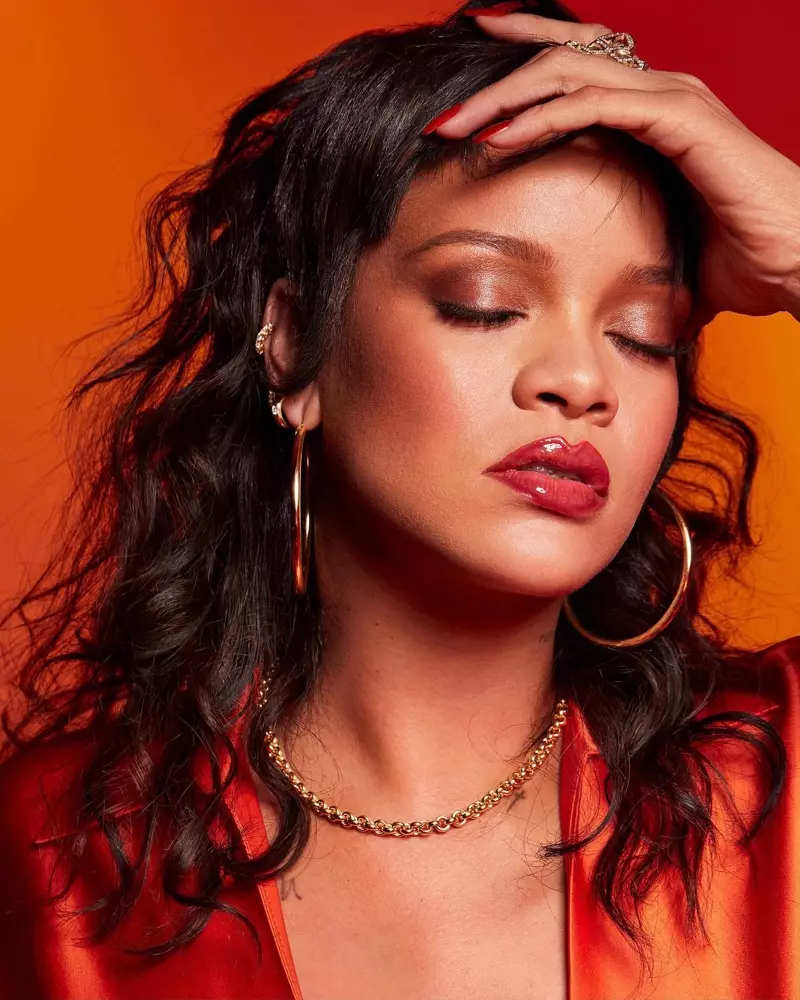 Fenty Beauty Gloss Bomb Heat التي ترتديها Rihanna.