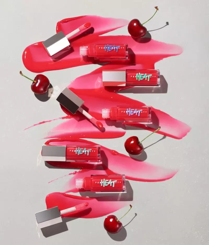 نظرة على Fenty Beauty Gloss Bomb Heat في Hot Cherry.