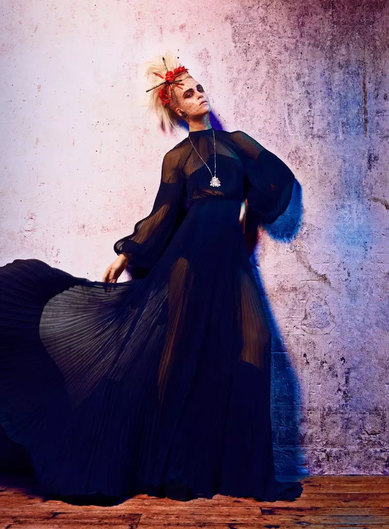 Emma Xie dan Claire Collins Don Haute Couture Style untuk L'Officiel Paris Oktober 2012