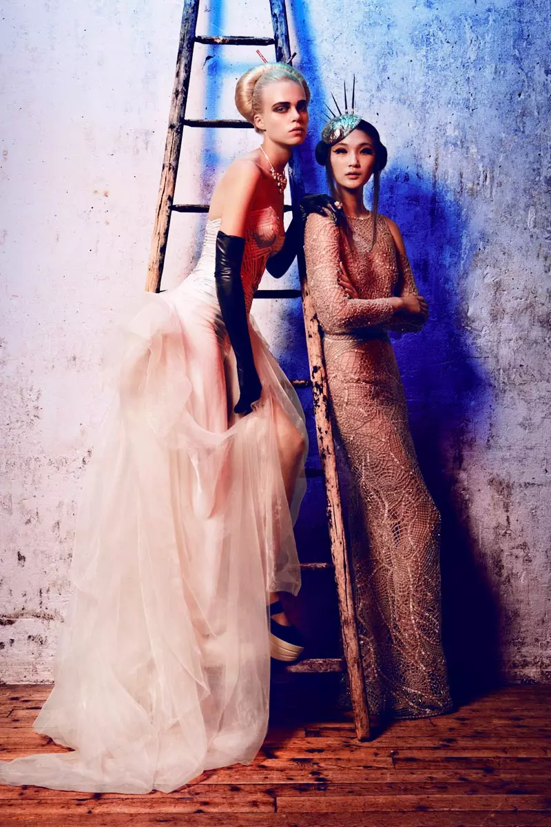 Emma Xie ja Claire Collins ei kasuta haute couture'i stiilis L'Officiel Paris 2012. aasta oktoobris