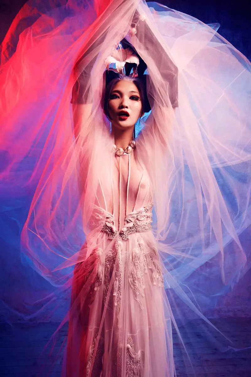 Emma Xie sy Claire Collins Don Haute Couture Style ho an'ny L'Officiel Paris Oktobra 2012