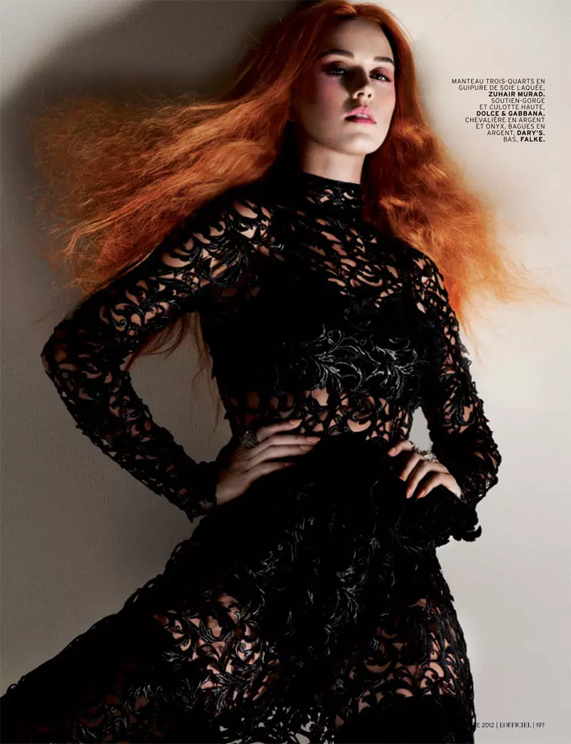 Katy Perry Anapata Gothic kwa Hadithi ya Jalada ya L'Officiel Paris' ya Septemba 2012