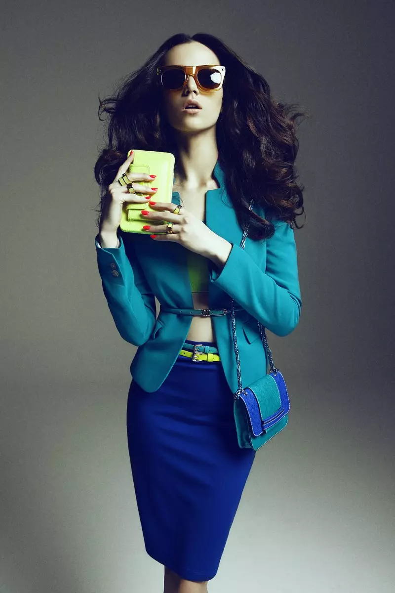 Џена Ерл носи глам изглед за моден магазин февруари 2013 година од Ричард Бернардин
