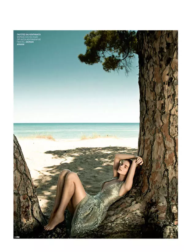 Thanassis Krikis Captures Island သည် Marie Claire Greece ကို 2012 ခုနှစ် သြဂုတ်လတွင် ရှာဖွေနေသည်။