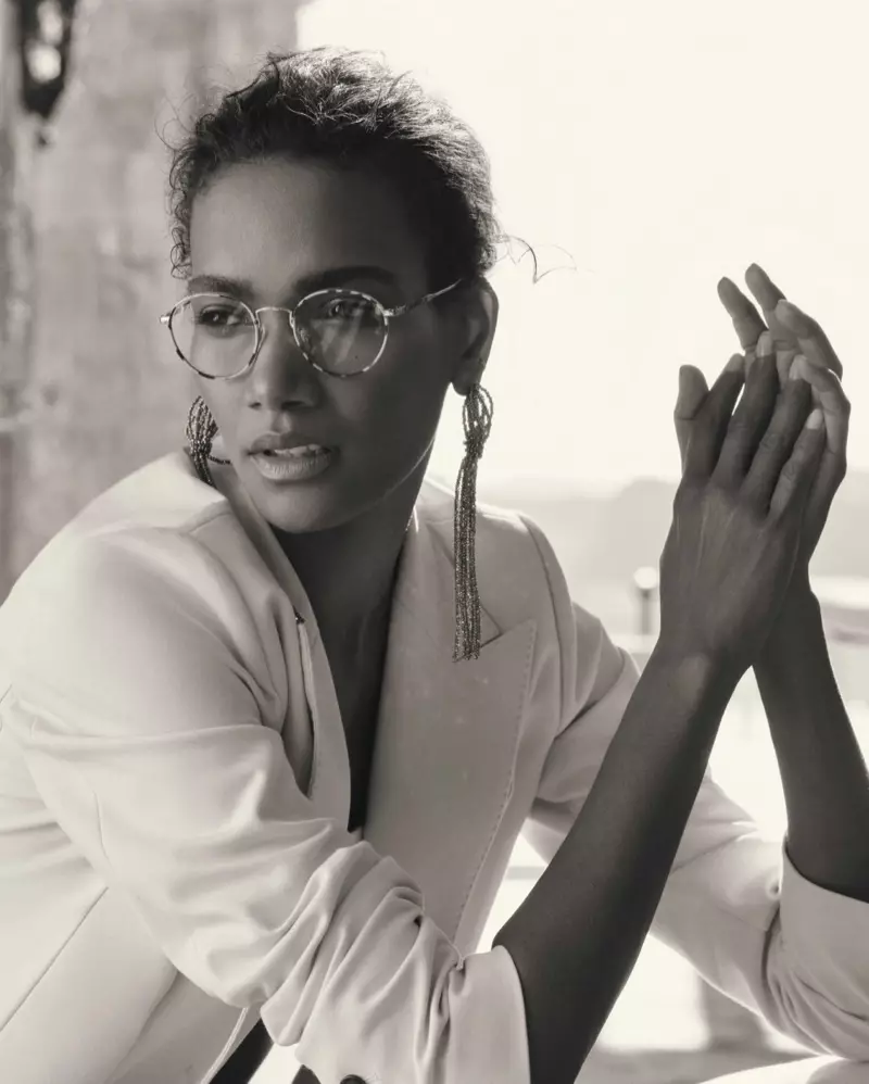 Arlenis Sosa ya bayyana a Brunello Cucinelli x Oliver Peoples yaƙin neman zaɓe.