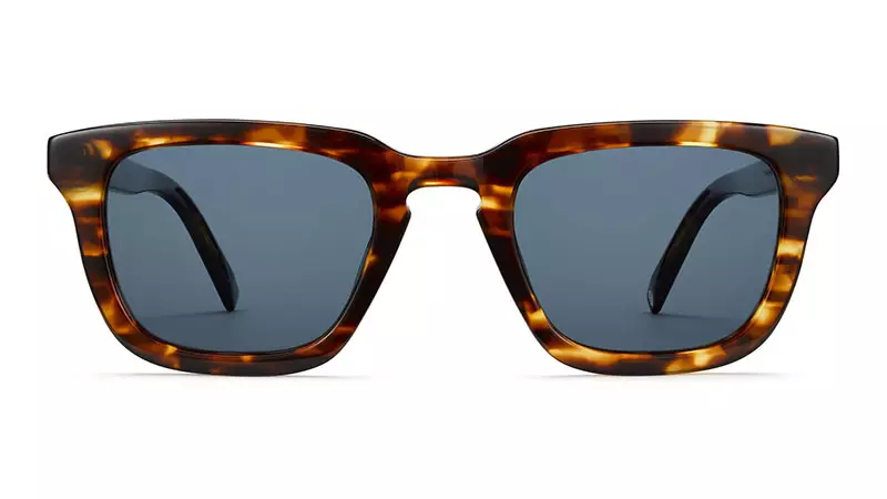 Классикалық көк линзалары бар тамыр сырасындағы Warby Parker Scout күннен қорғайтын көзілдірік $95