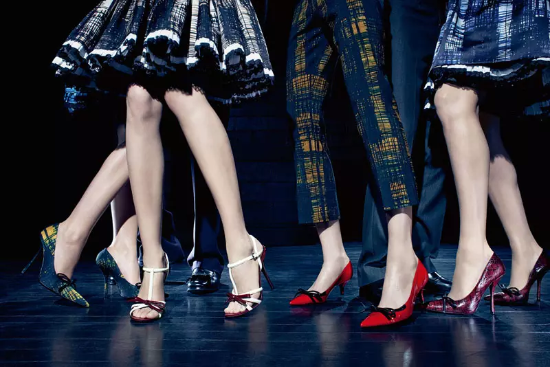 Prada 2010 წლის შემოდგომის კამპანია | ანჯელა ლინდვალი და მირანდა კერი სტივენ მეიზელი