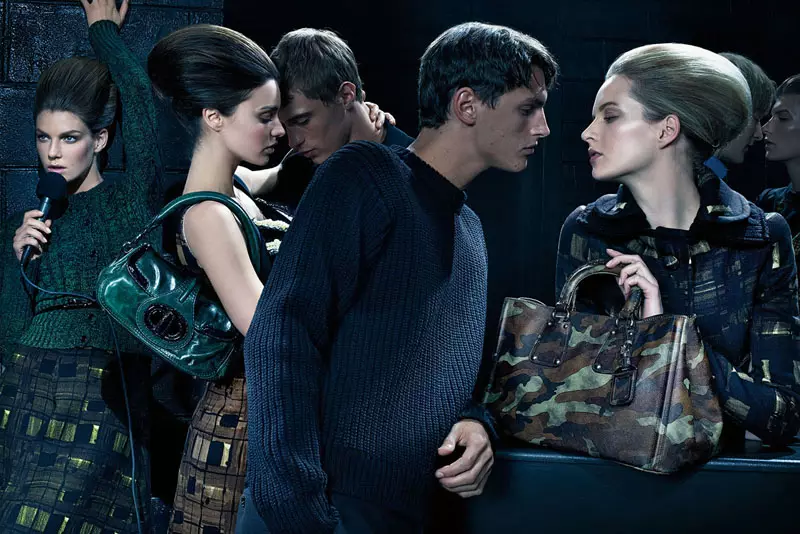 Prada Fall 2010 Campaign | Angela Lindvall ແລະ Miranda Kerr ໂດຍ Steven Meisel